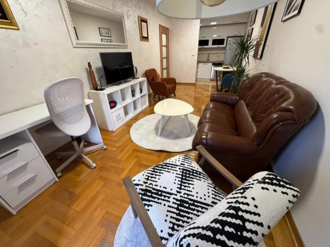 Izdavanje, jednosoban stan, 45m², Preko Morače, Podgorica