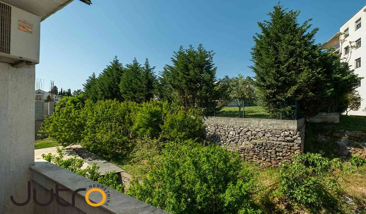 Izdavanje, trosoban stan, 115m², Gorica C, Podgorica