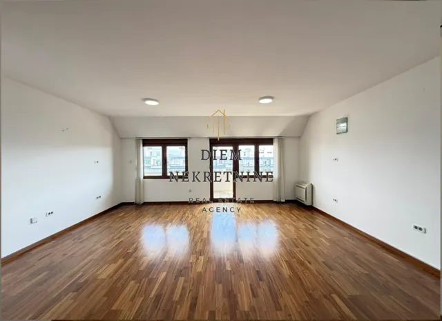 Prodaja, četvorosoban stan, 200m², Preko Morače, Podgorica