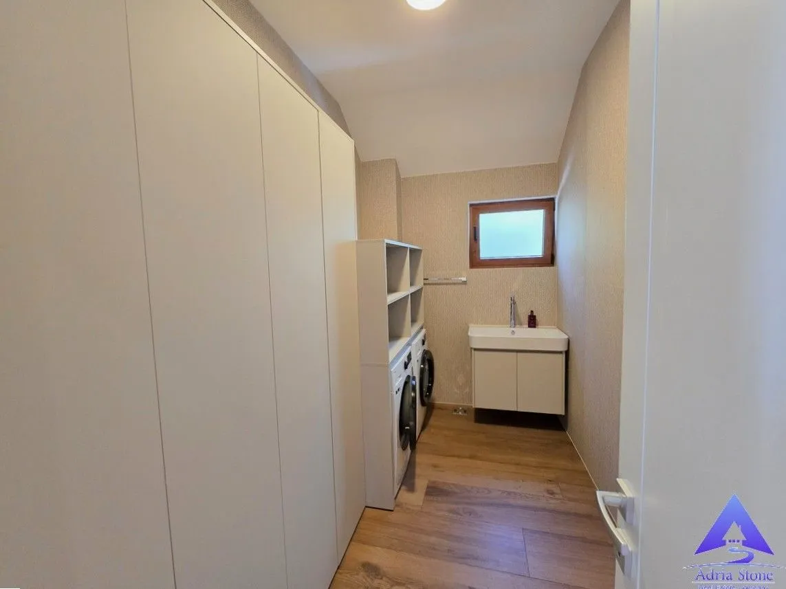 Prodaja, kuća, 261m², Rijeka Reževići, Budva