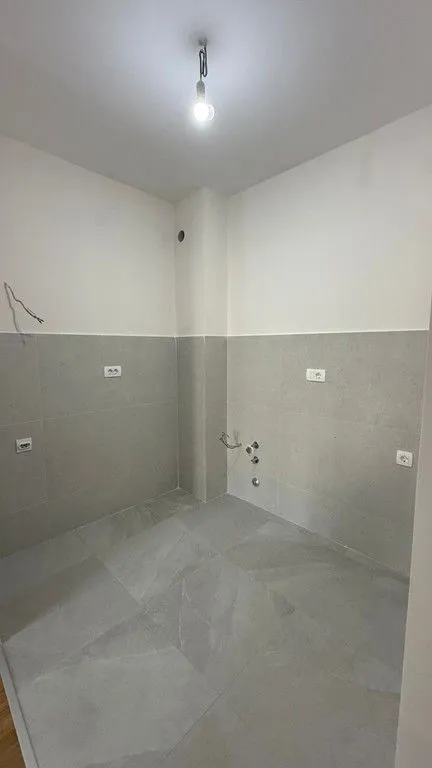 Izdavanje, jednosoban stan, 40m², Central Point, Podgorica
