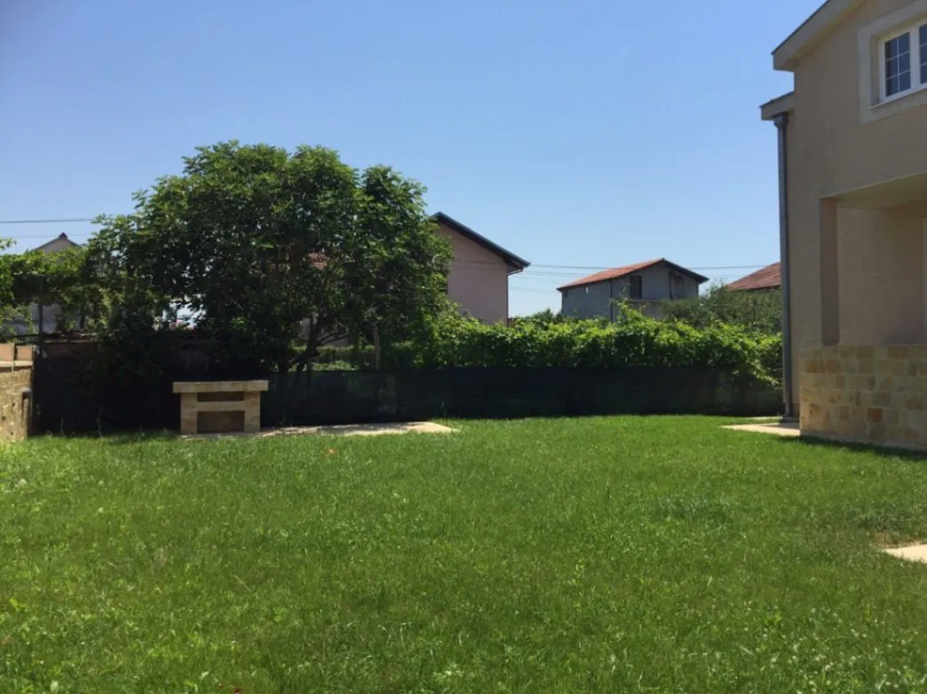 Rent, house, 320m², Gornja Gorica, Podgorica