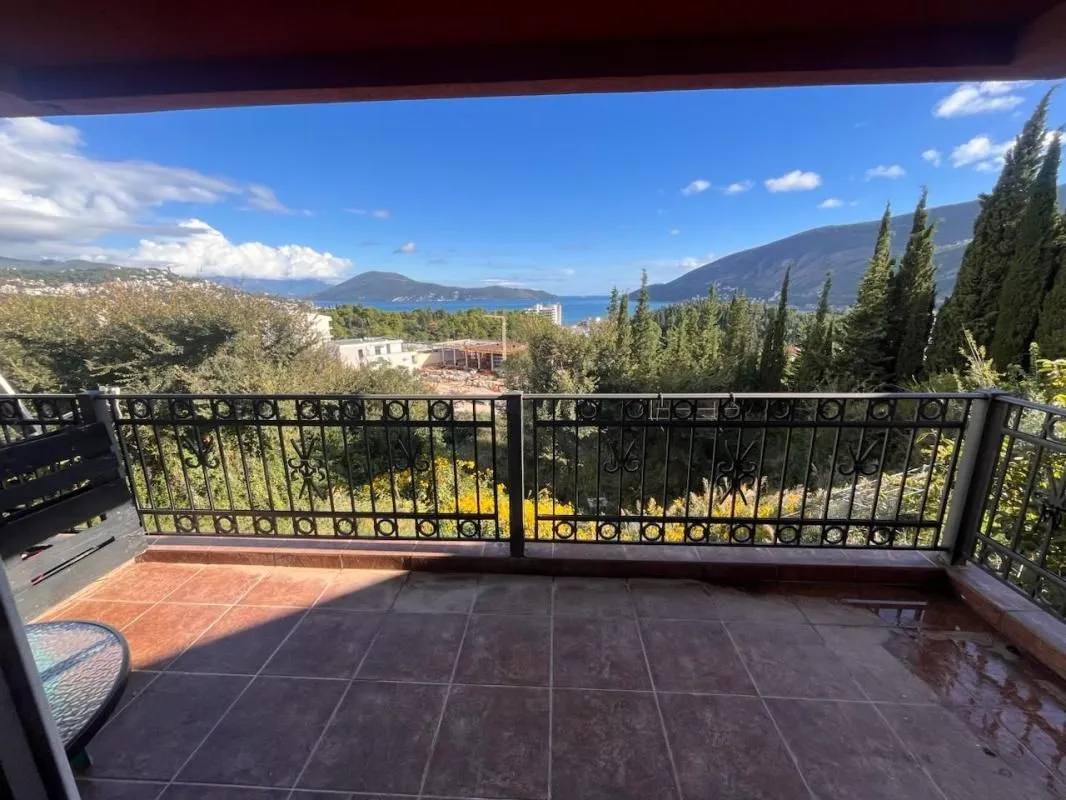 Prodaja, dvosoban stan, 72m², Igalo, Herceg Novi