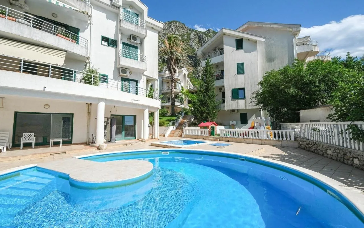 Sale, three bedroom apartment, 130m², Risan, Kotor