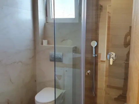 Izdavanje, trosoban stan, 100m², Pod Kuk, Tivat - image 7