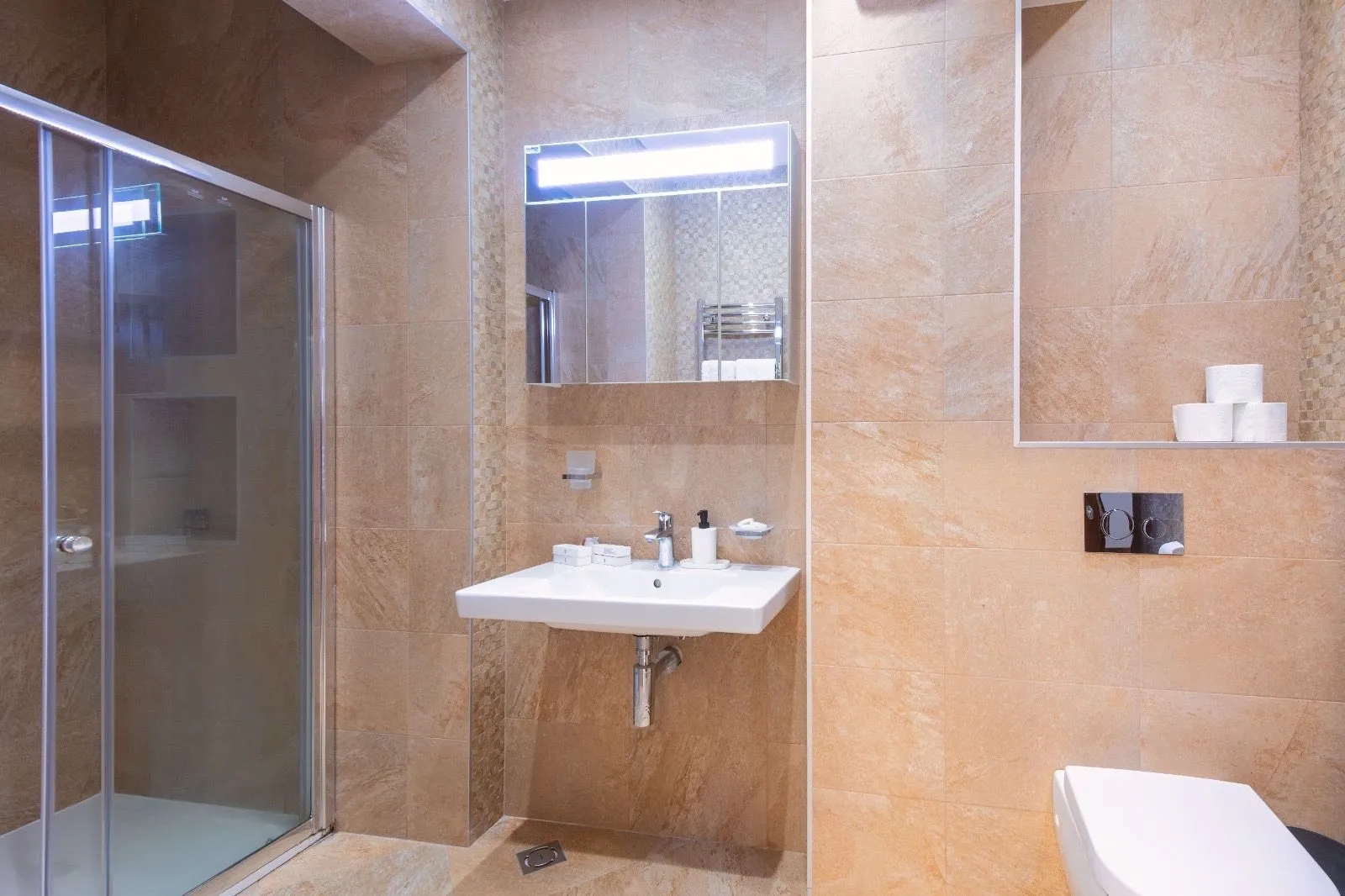 Rent, three bedroom apartment, 140m², Škaljari, Kotor