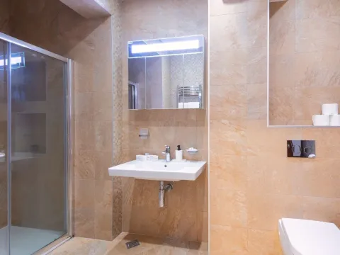 Rent, three bedroom apartment, 140m², Škaljari, Kotor - image 10