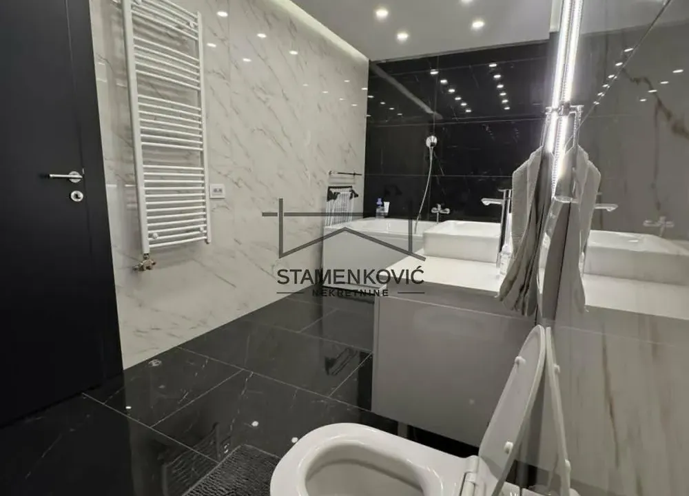 Prodaja, kuća, 230m², Tatarsko brdo, Petrovaradin