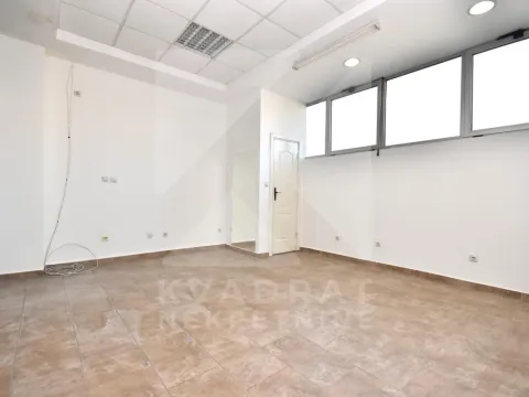 Izdavanje, poslovni prostor, 25m², Pobrežje, Podgorica - image 3