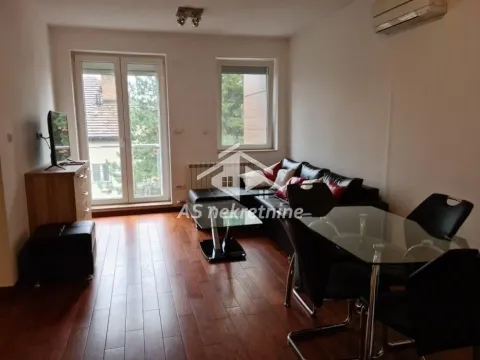 Izdavanje, trosoban stan, 55m², Bul Kralja Aleksandra, Zvezdara Sve Podlokacije - image 1