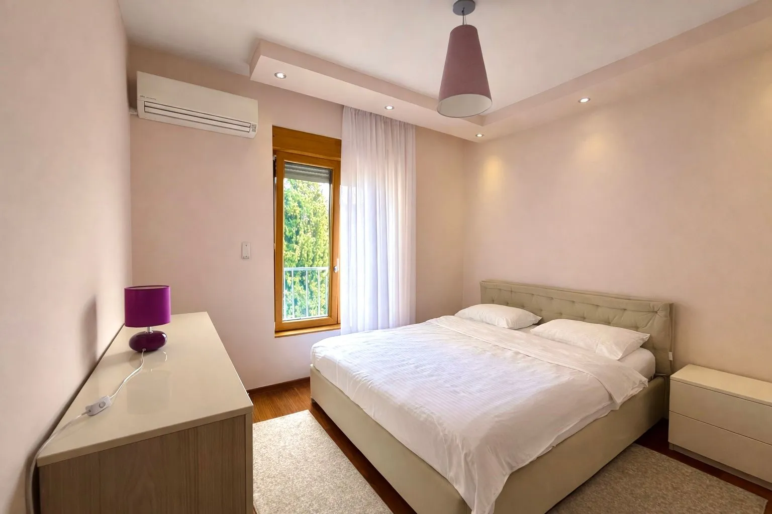 Izdavanje, dvosoban stan, 75m², Centar, Podgorica