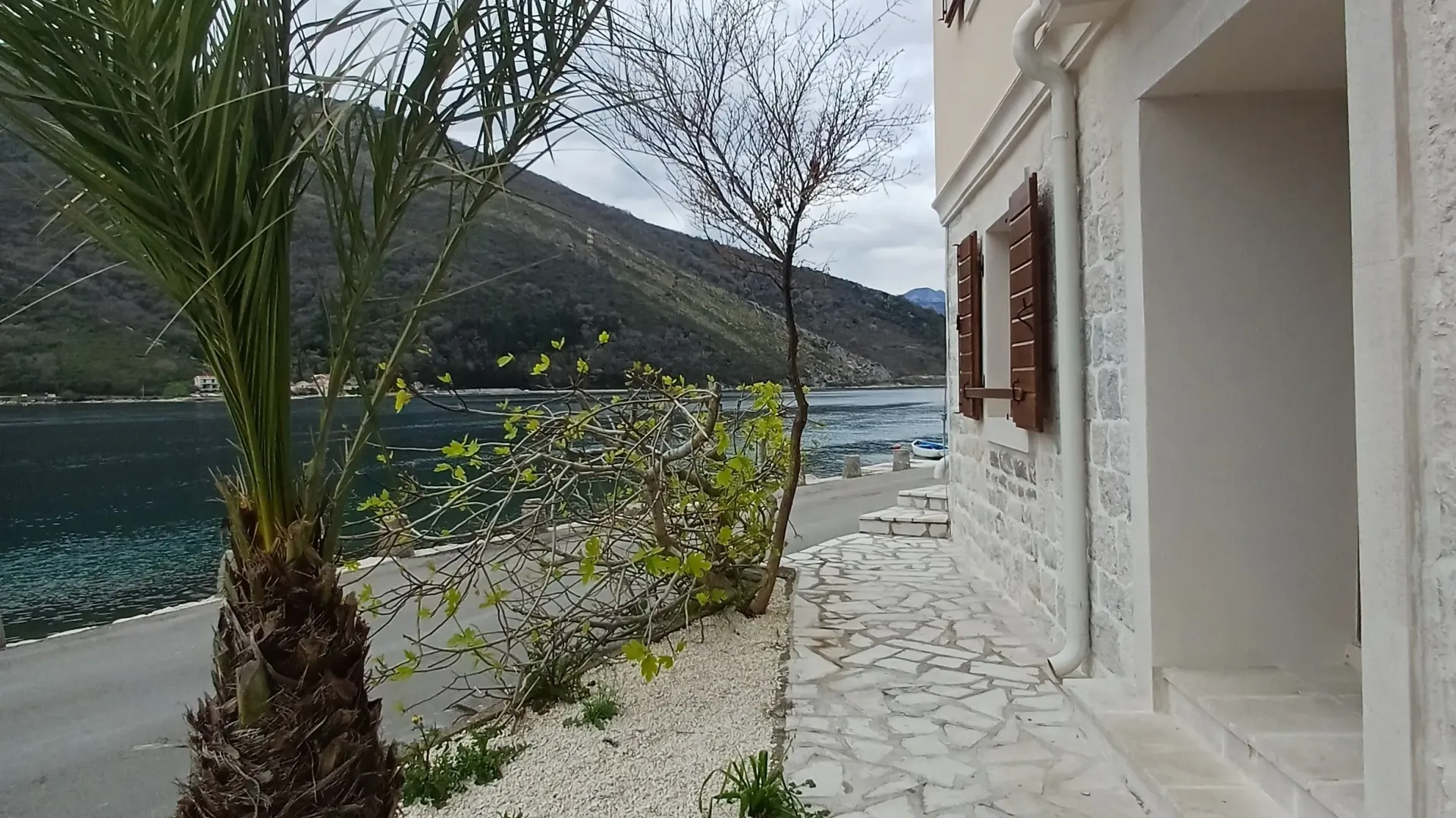 Izdavanje, jednosoban stan, 55m², Lepetani, Tivat