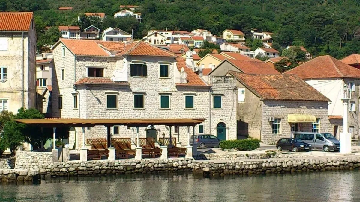 Prodaja, kuća, 420m², Prčanj, Kotor
