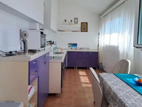 Izdavanje, trosoban stan, 100m², Tivat, Crna Gora - image 2