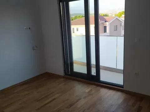 Izdavanje, stan, 22m², Tološi, Podgorica - image 2