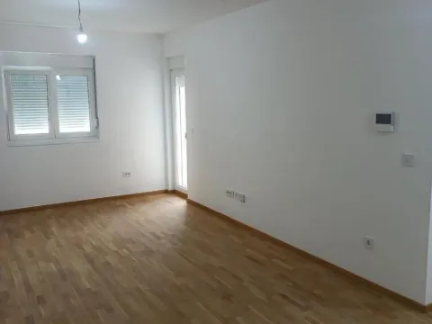 Izdavanje, jednosoban stan, 46m², Stari Aerodrom, Podgorica - image 12
