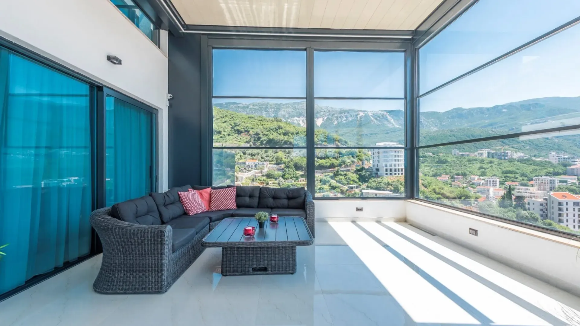 Sale, five bedroom apartment, 300m², Bečići, Budva