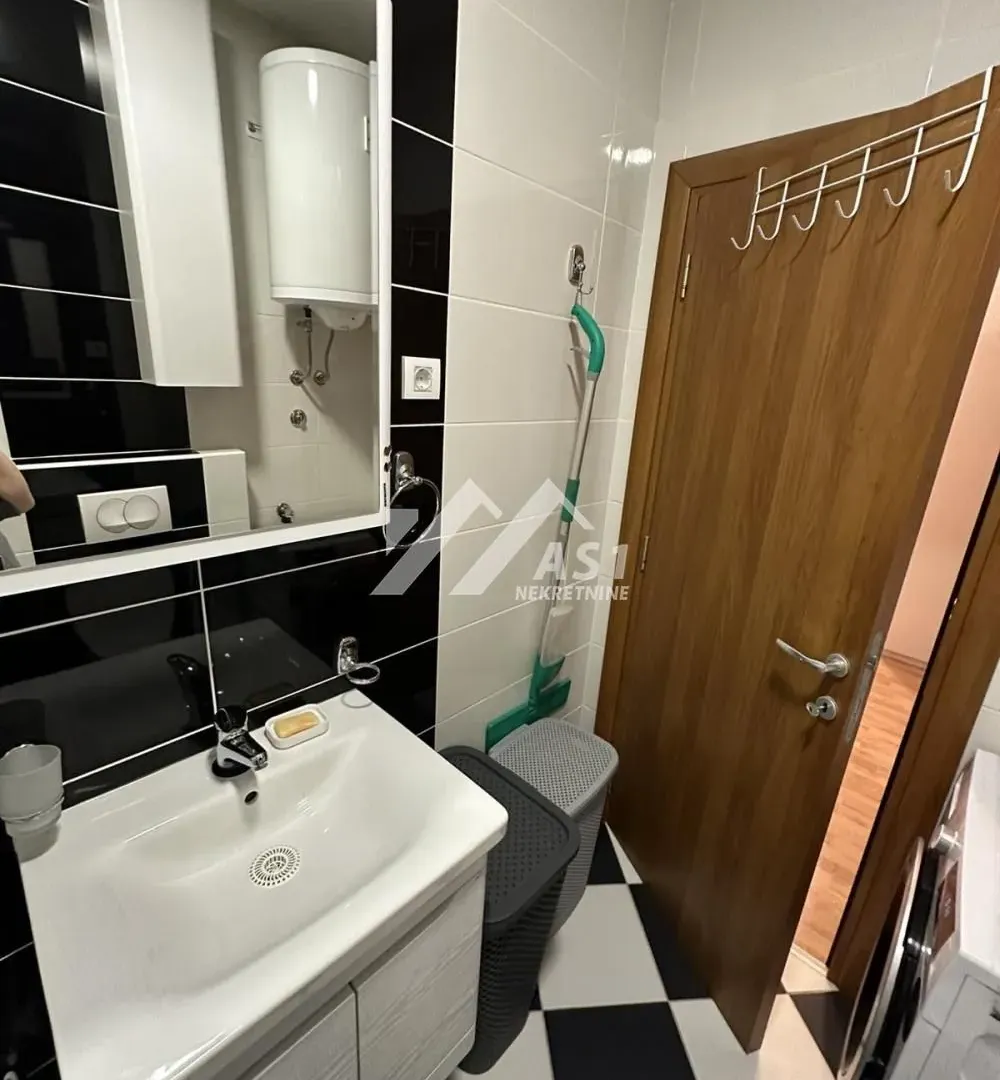 Izdavanje, trosoban stan, 58m², Sajam, Novi Sad Sve Podlokacije