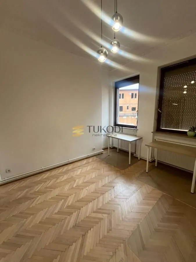 Prodaja, četvorosoban stan, 119m², Centar, Novi Sad