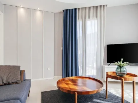 Prodaja, jednosoban stan, 45m², Centar, Tivat - image 2