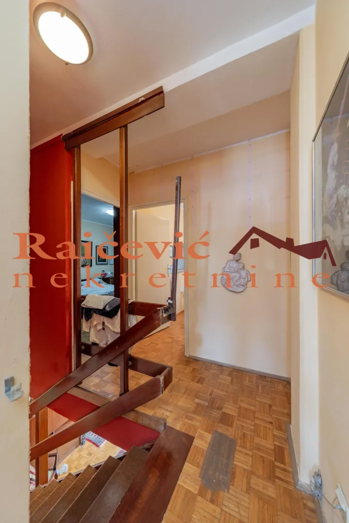 Prodaja, trosoban stan, 97m², Vračar, Šid