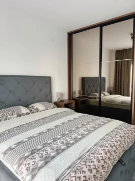 Bedroom with a double bed and a large built-in wardrobe with mirrored doors. - image 8