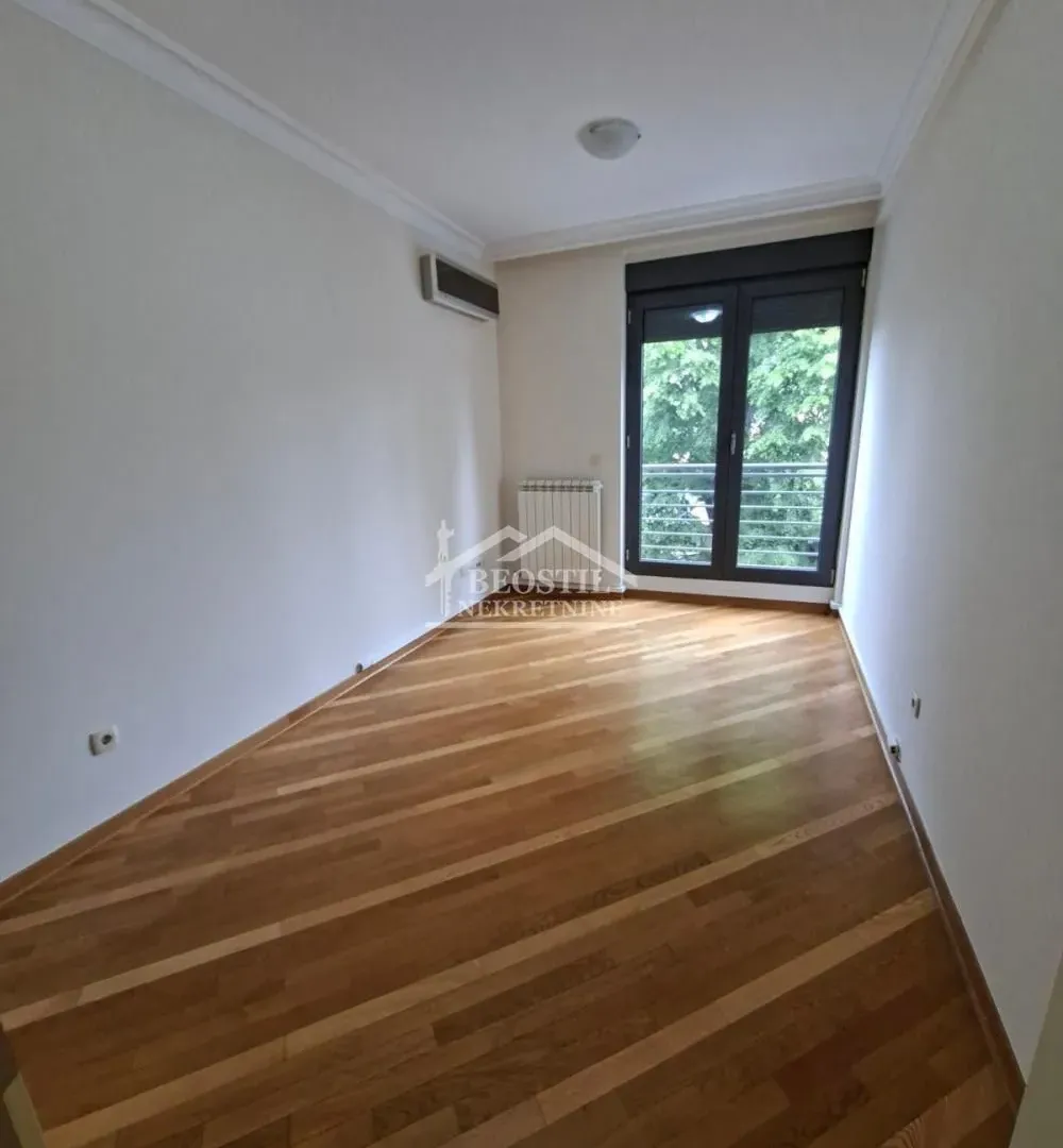 Rent, four bedroom apartment, 125m², Savski Venac, Beograd