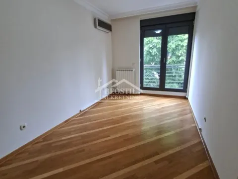 Rent, four bedroom apartment, 125m², Savski Venac, Beograd - image 12