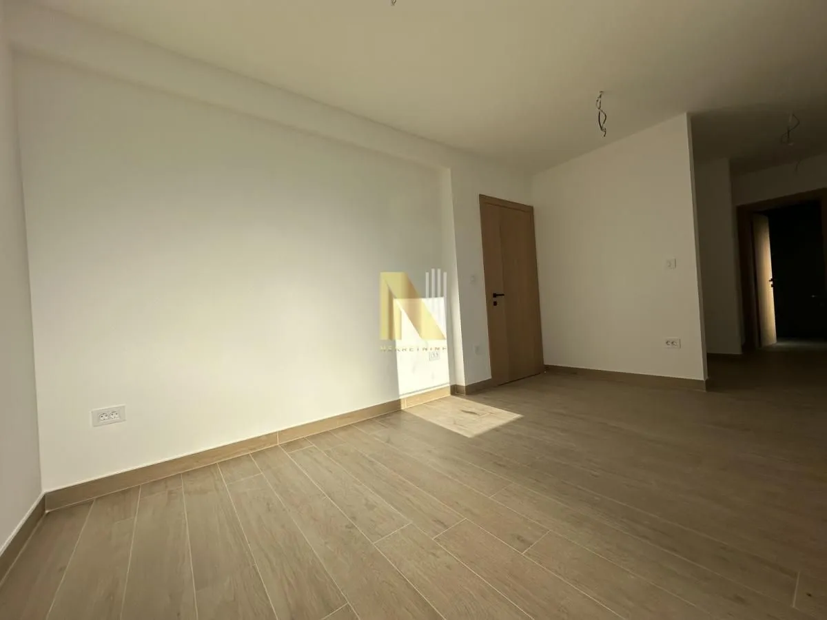 Prodaja, četvorosoban stan, 205m², Alibegovac, Petrovaradin