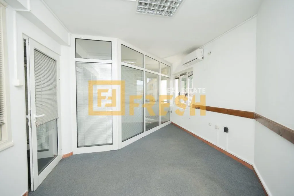Rent, office space, 1000m², Centar, Podgorica