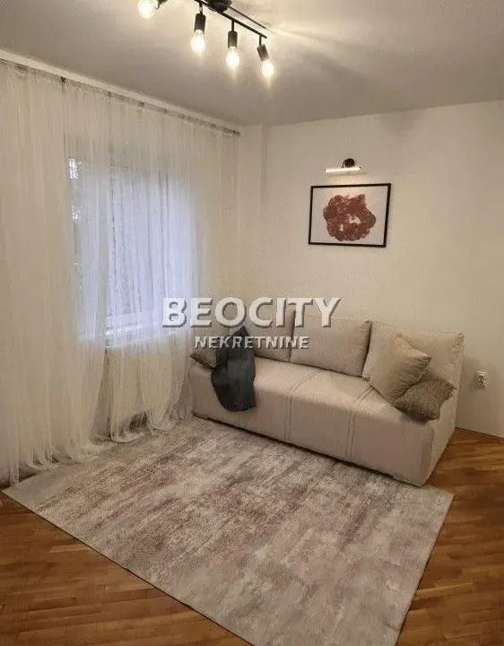 Izdavanje, stan, 22m², Centar, Novi Sad