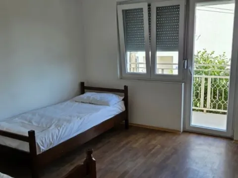 Izdavanje, dvosoban stan, 80m², Tivat, Crna Gora - image 4
