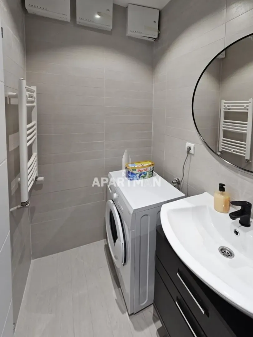 Izdavanje, trosoban stan, 80m², Vračar Sve Podlokacije, Beograd