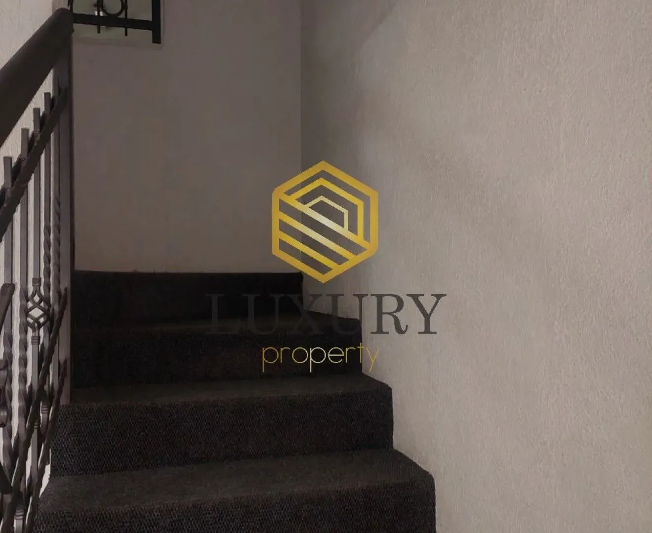 Izdavanje, poslovni prostor, 172m², 1 maj, Podgorica
