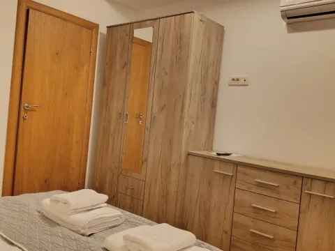 Izdavanje, trosoban stan, 111m², Kalimanj, Tivat - image 15