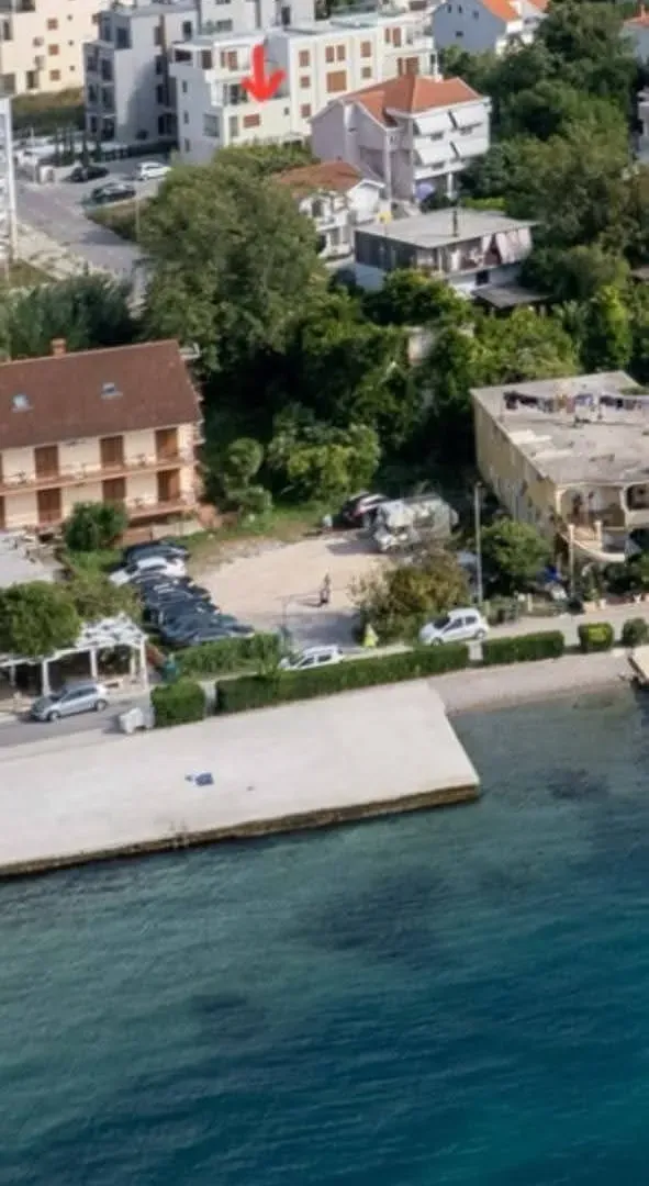 Izdavanje, dvosoban stan, 80m², Tivat, Crna Gora