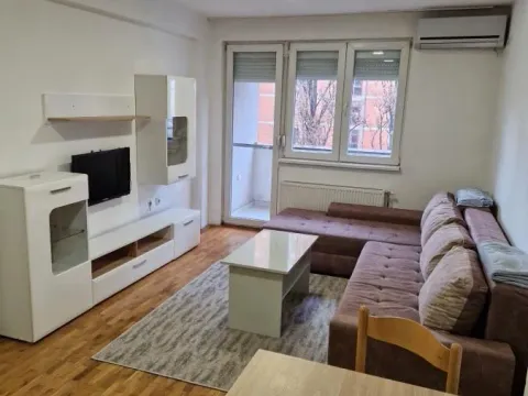 Stan in Bulevar Oslobodjenja