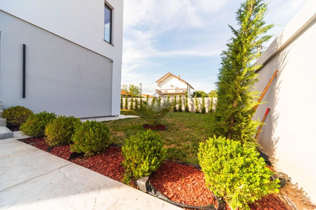 Prodaja, kuća, 225m², Gornja Gorica, Podgorica