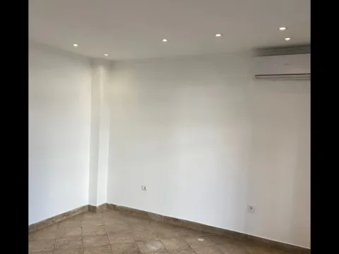 Izdavanje, poslovni prostor, 19m², Preko Morače, Podgorica - image 2