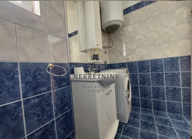 Izdavanje, dvosoban stan, 70m², Škaljari, Kotor