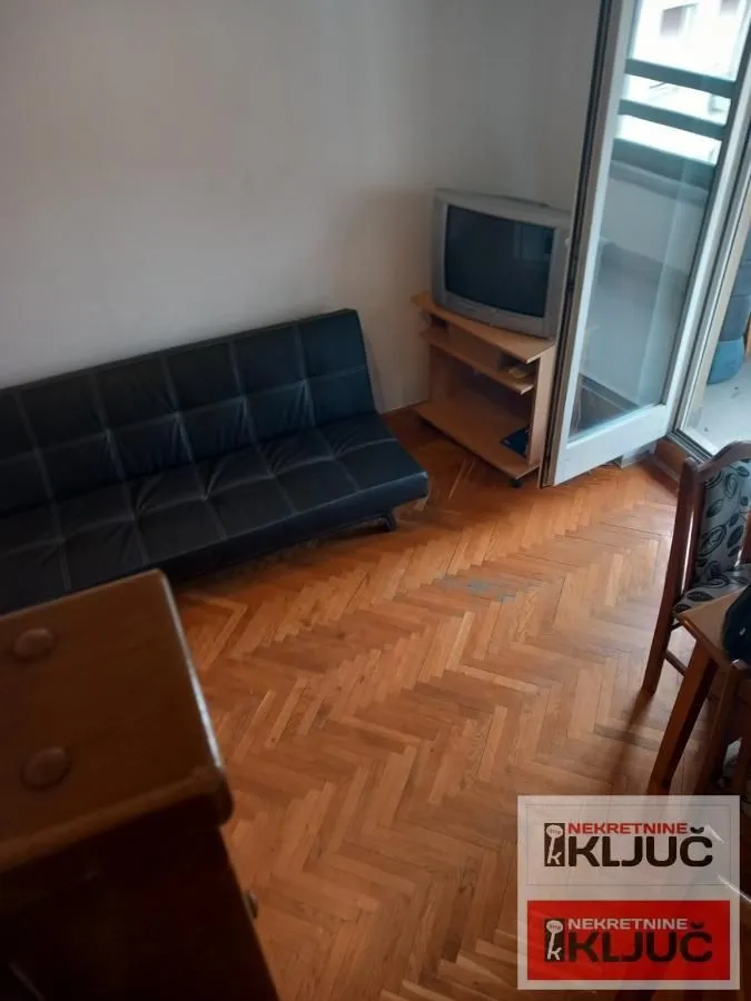 Prodaja, trosoban stan, 45m², Bulevar Oslobodjenja, Novi Sad Sve Podlokacije