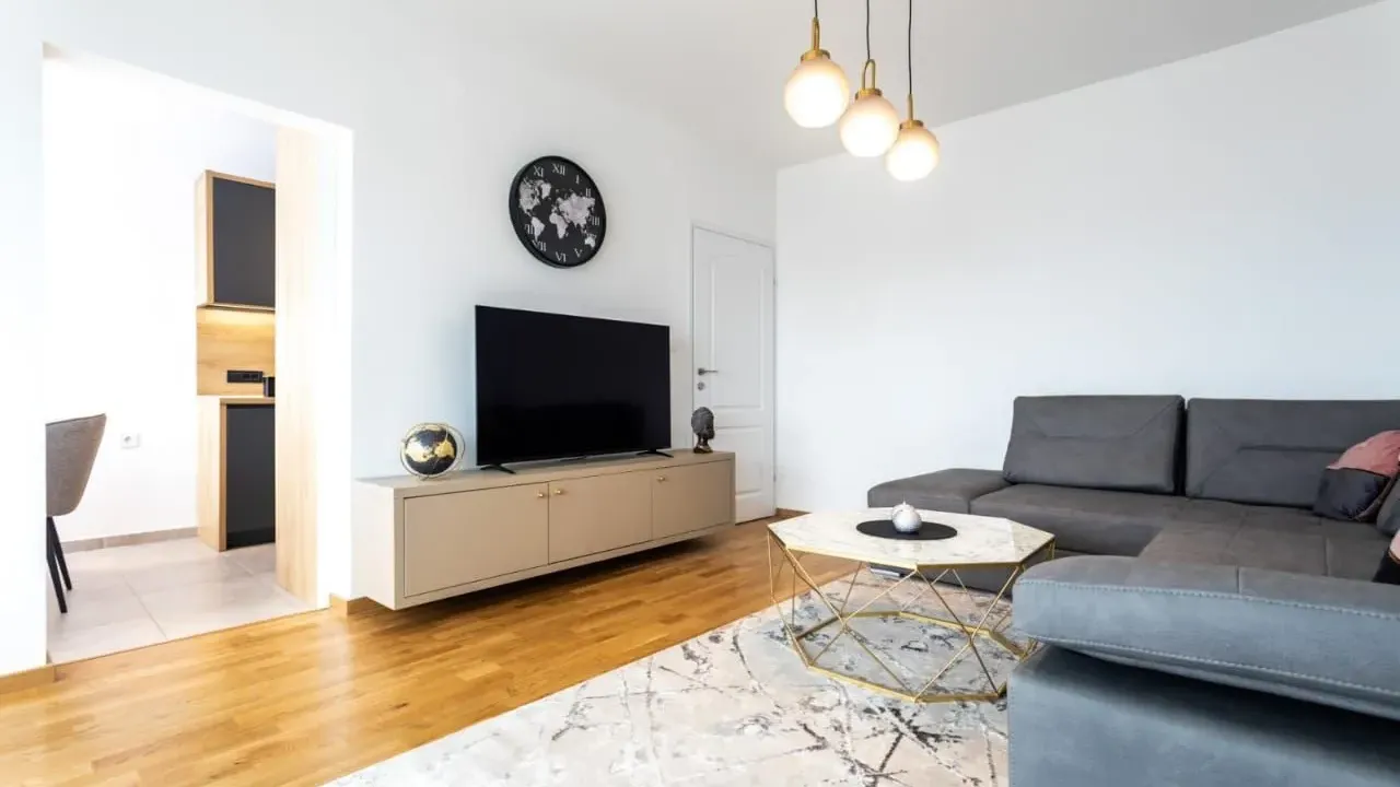 Izdavanje, jednosoban stan, 54m², Pobrežje, Podgorica