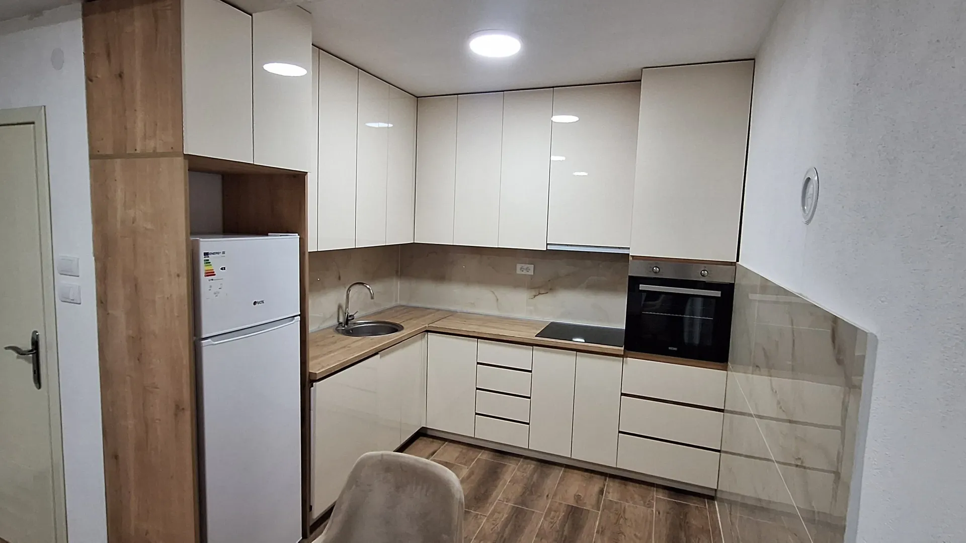 Izdavanje, kuća, 70m², Radanovići, Kotor