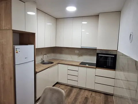 Izdavanje, kuća, 70m², Radanovići, Kotor - image 11