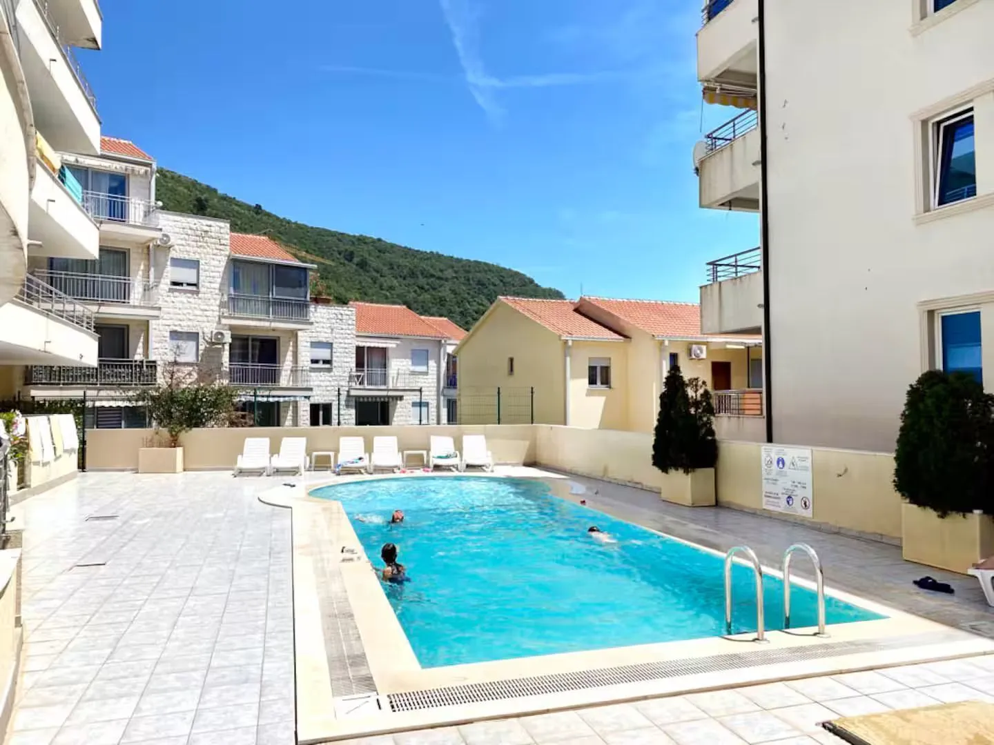 Rent, two bedroom apartment, 93m², Petrovac, Budva