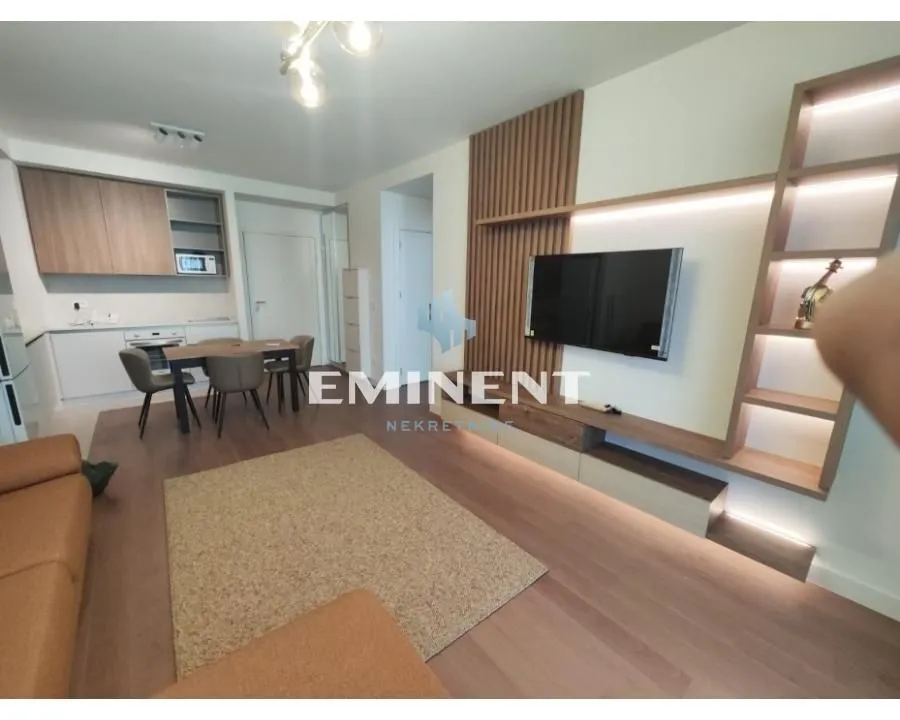 Izdavanje, dvosoban stan, 55m², Savski Venac, Beograd