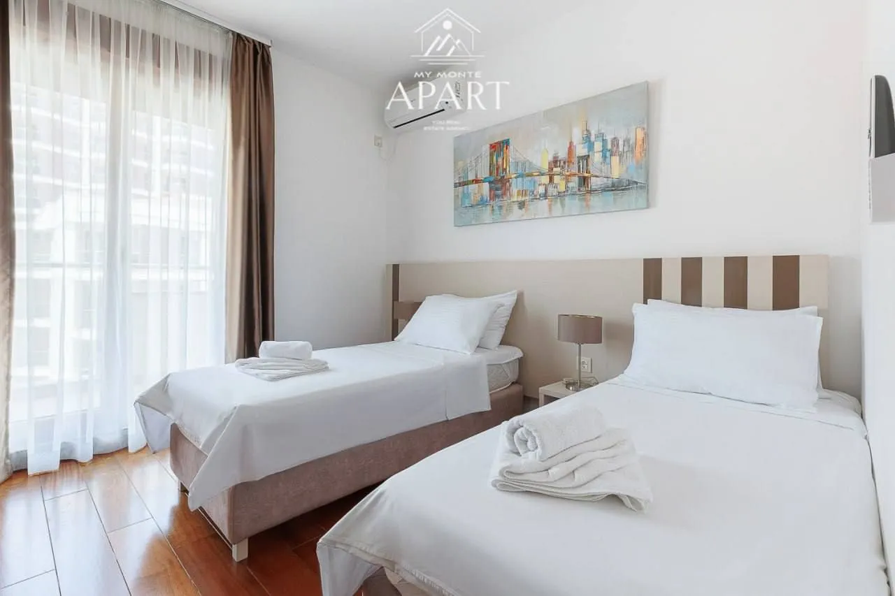 Rent, two bedroom apartment, 100m², Bečići, Budva