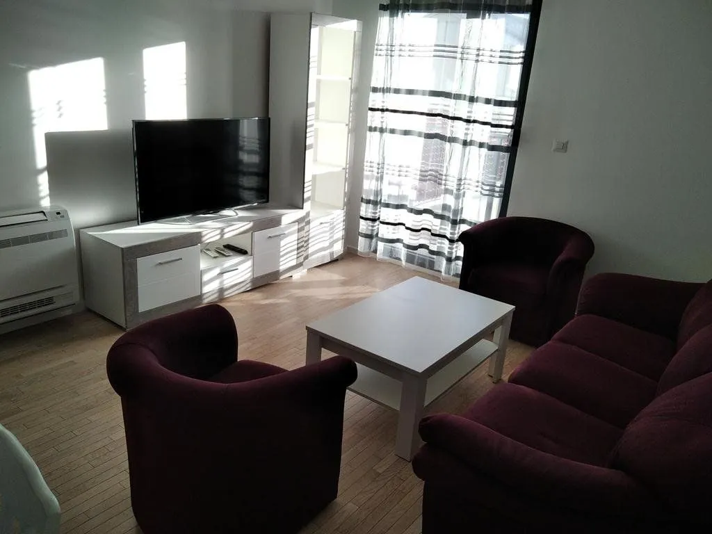 Izdavanje, dvosoban stan, 70m², Dalmatinska ulica, Podgorica