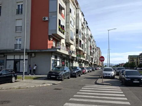 Prodaja, jednosoban stan, 48m², Stari Aerodrom, Podgorica - image 11