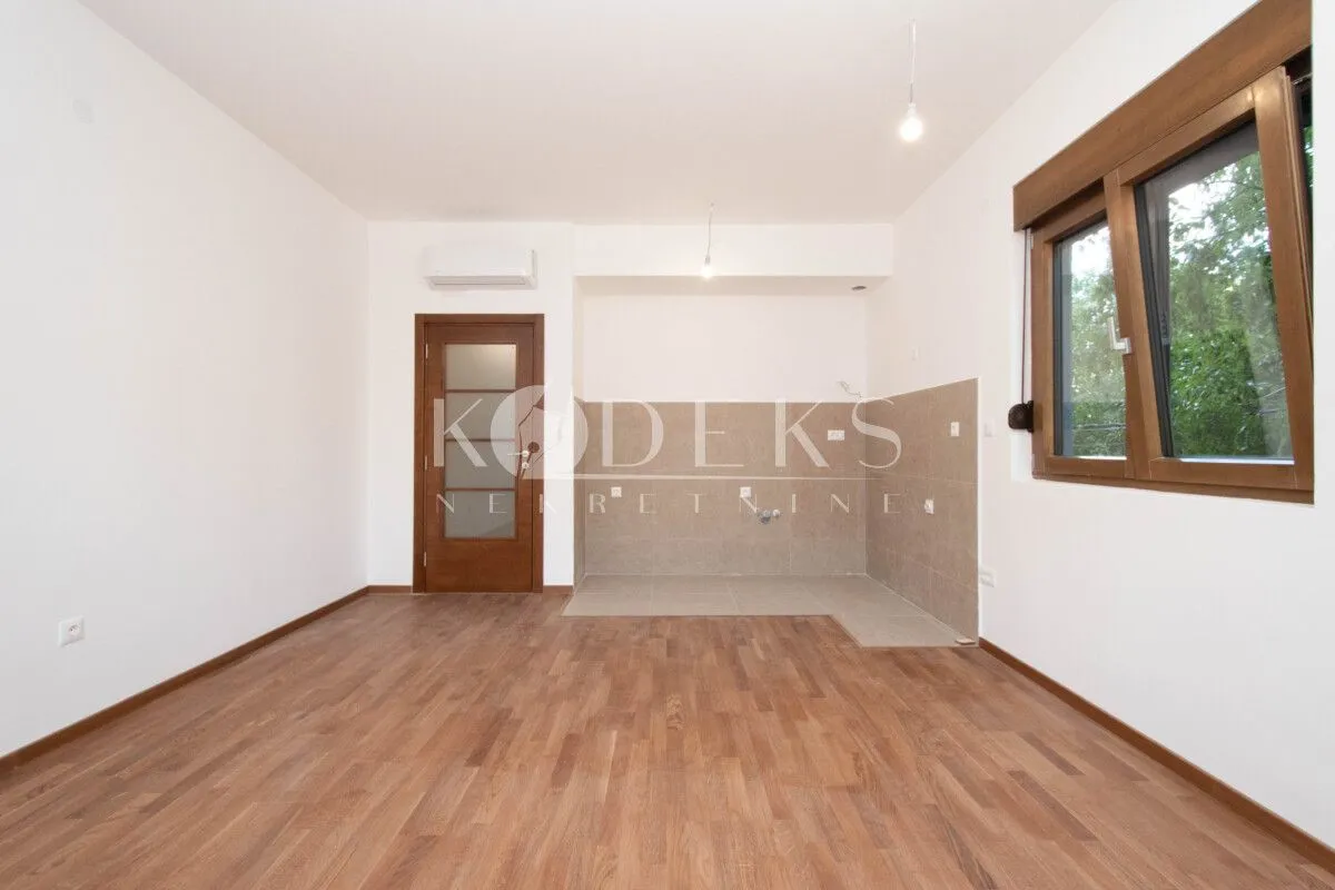 Izdavanje, poslovni prostor, 45m², Vezirov Most, Podgorica